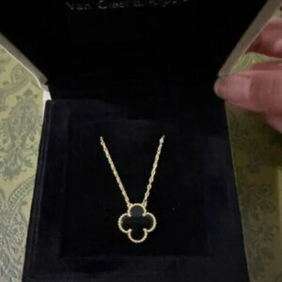 Van cleef & Arpels Vintage Alhambra Necklace